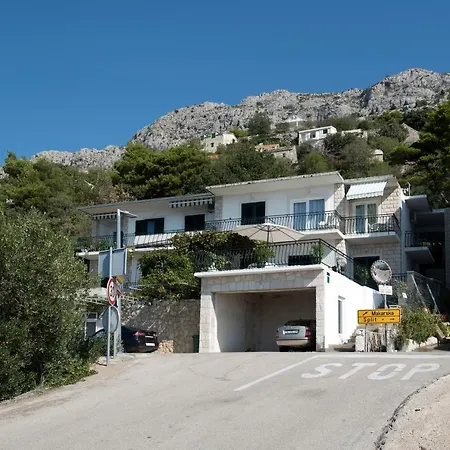With A Parking Space Brela, Makarska - 16603 *